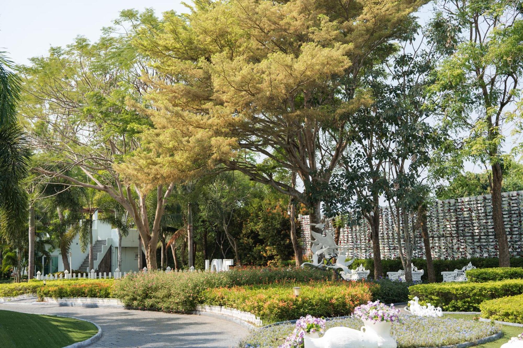 Villa Reina Resort Nong Nam Daeng Екстериор снимка